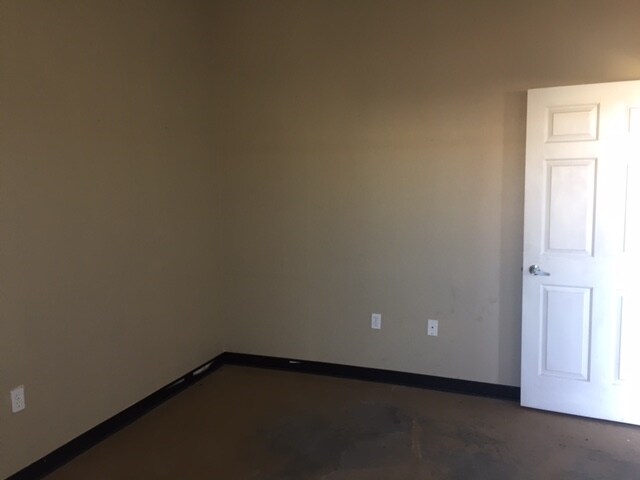 More Photos Of 3005 50th St, Lubbock Distribution For Lease