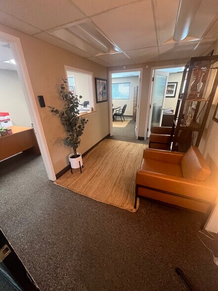 More Photos Of 930 Truxtun Ave, Bakersfield Office For Lease