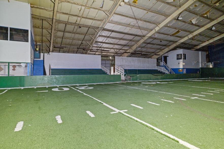 More Photos Of 5105 N Lindbergh Blvd, Florissant Sports And Entertainment For Sale