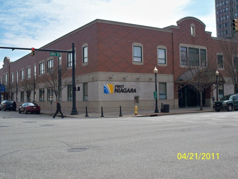 Primary Photo Of 801 State St, Erie Bank For Lease