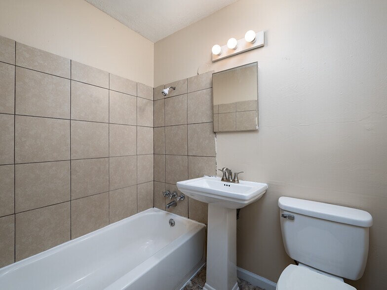 More Photos Of 411 Johnson St, Marshall Apartments For Sale