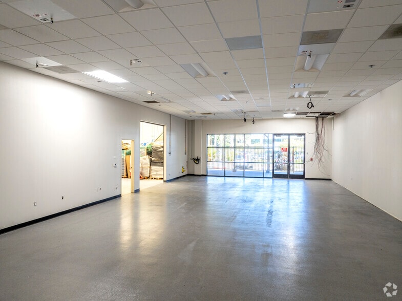 More Photos Of 12220 World Trade Dr, San Diego Flex For Sale
