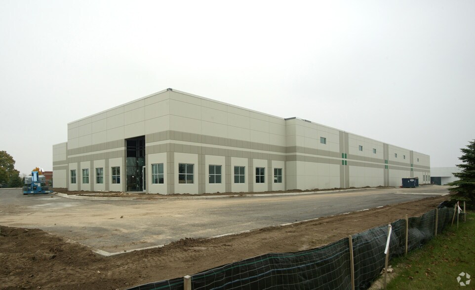 More Photos Of 1940 USG Dr, Libertyville Manufacturing For Lease