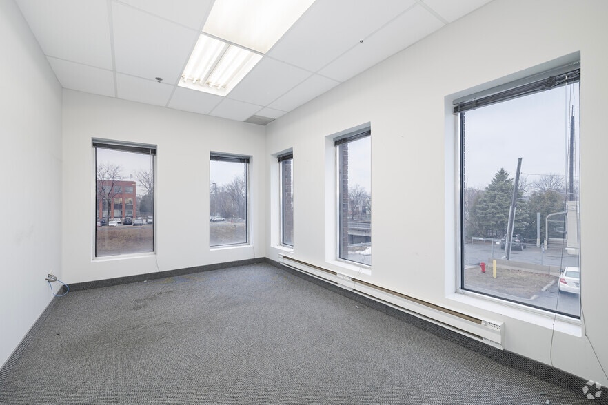 More Photos Of 395 Av Sainte-Croix, Montréal Warehouse For Lease
