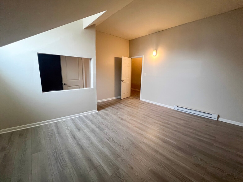 More Photos Of 5307 York Rd, Baltimore Storefront Retail Residential For Sale