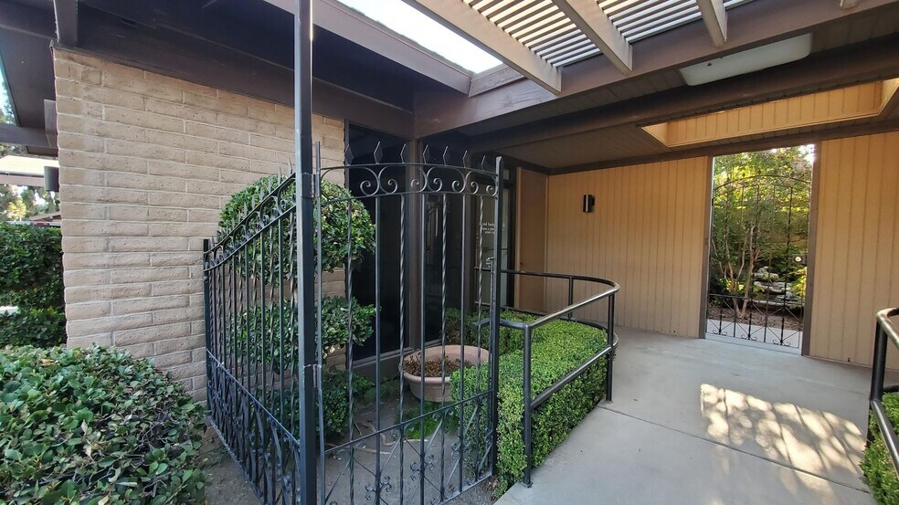More Photos Of 2740 W Main St, Visalia Medical For Lease