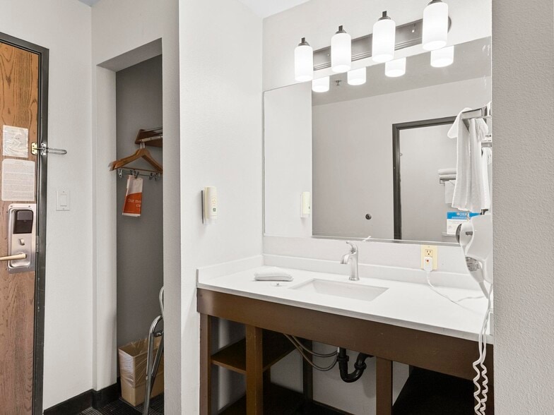 More Photos Of 815 E Hwy 89, Kanab Hotel For Sale