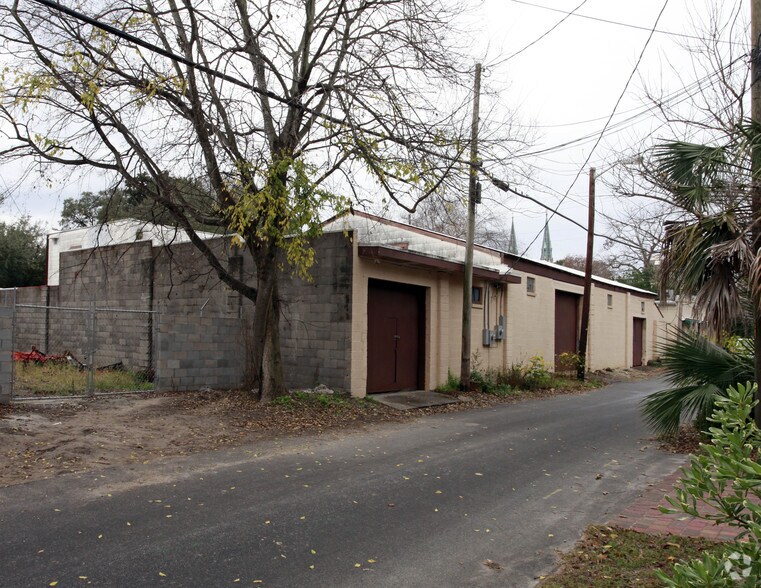 Primary Photo Of 505 E Perry Ln, Savannah Warehouse For Lease