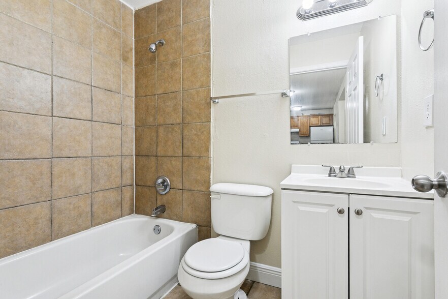 More Photos Of 3300 Garden Oaks Dr, New Orleans Apartments For Sale