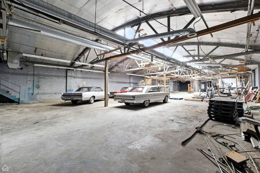 More Photos Of 4234 N Pulaski Rd, Chicago Warehouse For Lease