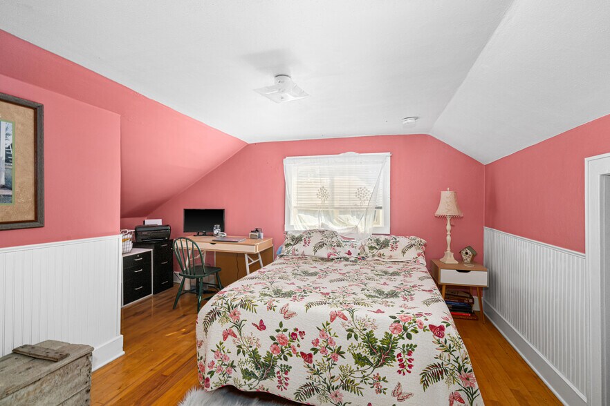 More Photos Of 60445 E Summit Rd W, Ashland Lodge Meeting Hall For Sale