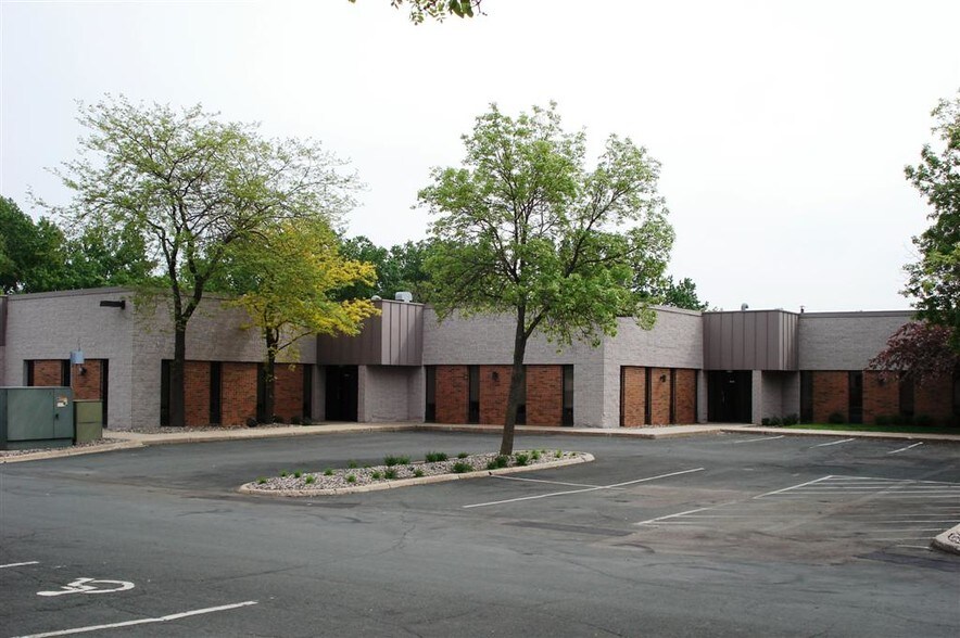 More Photos Of 11501-11555 K Tel Dr, Minnetonka Showroom For Lease