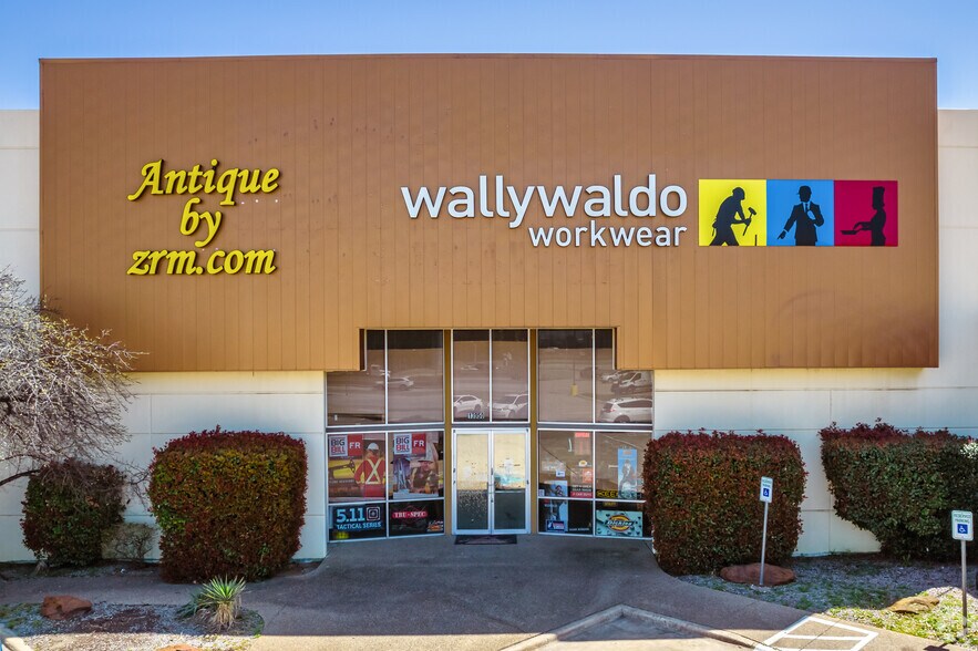 More Photos Of 13940-13960 N Stemmons Fwy, Farmers Branch Showroom For Lease