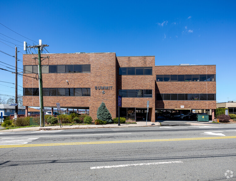 Primary Photo Of 5 Summit Ave, Hackensack Medical For Lease