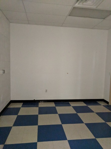 More Photos Of 650 Canion St, Austin Warehouse For Lease