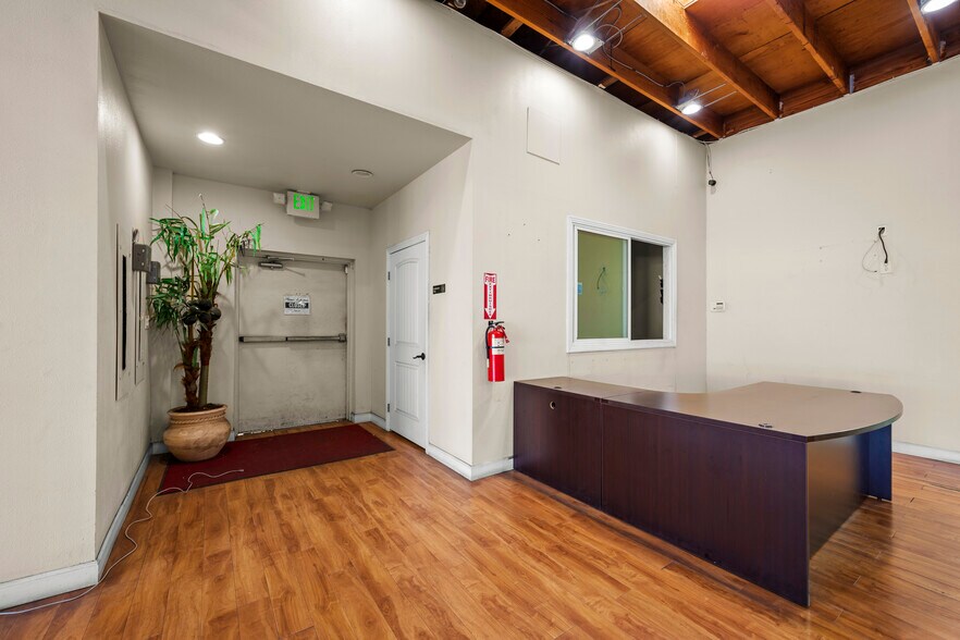 More Photos Of 7865 Balboa Ave, San Diego Freestanding For Lease