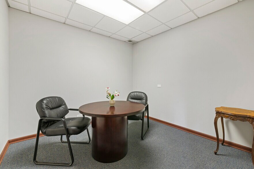 More Photos Of 501 W Ogden Ave, Hinsdale Medical For Sale