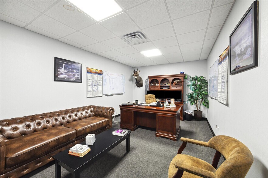 More Photos Of 16610 Sea Lark Rd, Houston Office For Sale