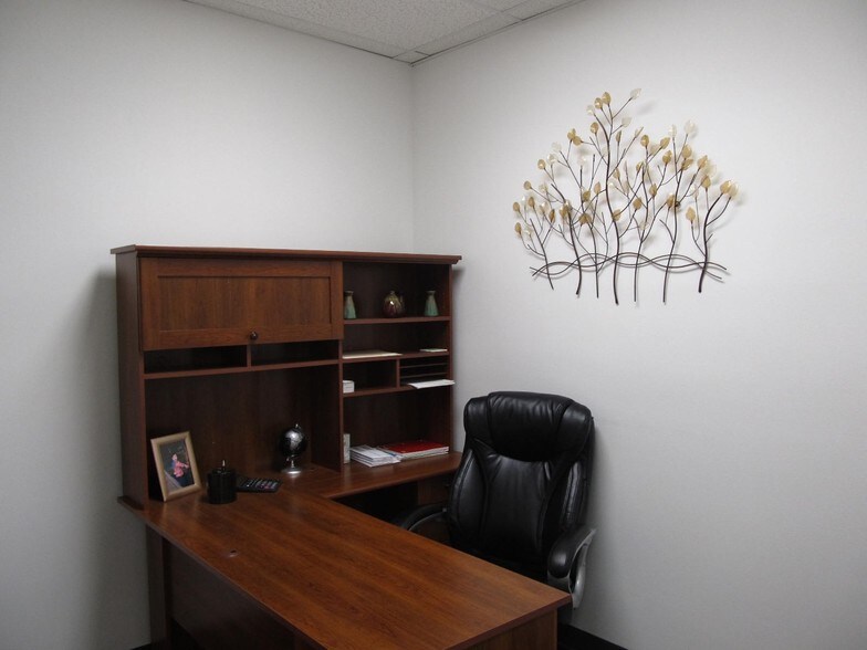 More Photos Of 400-428 W 5th Ave, Naperville Light Distribution For Lease