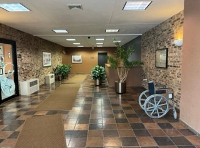 More Photos Of 888 Thackeray Trl, Oconomowoc Medical For Lease