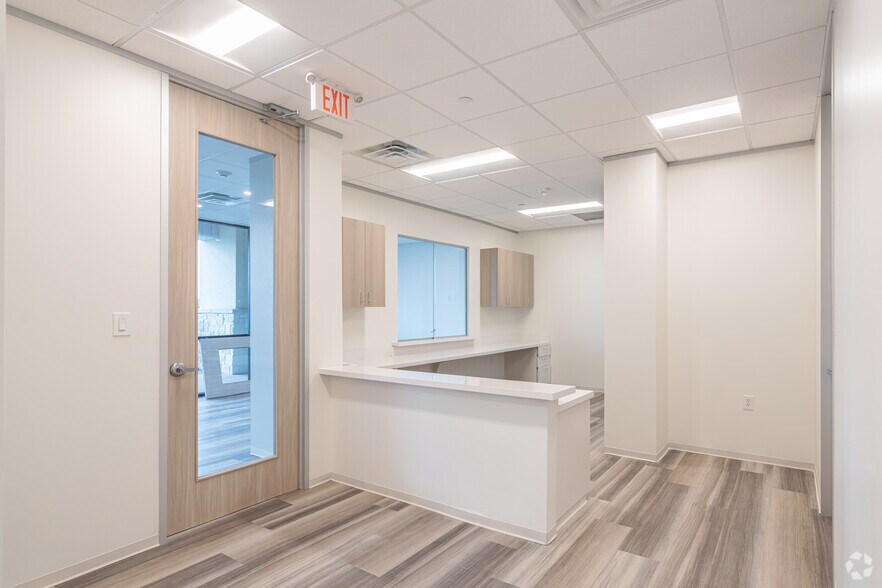 More Photos Of 9701 N Sam Houston Pky, Humble Office For Lease