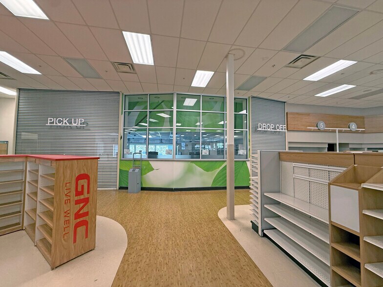 More Photos Of 577 Mast Rd, Manchester Drugstore For Sale