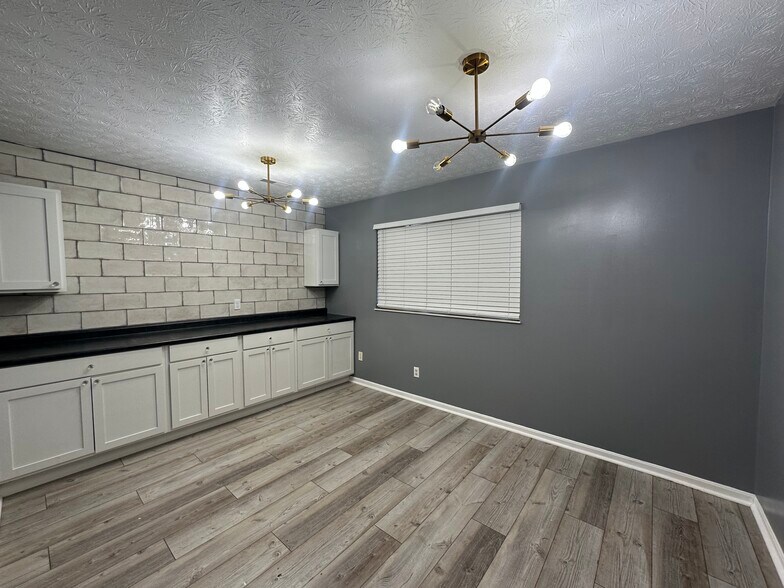 More Photos Of 5598 Glenway Ave, Cincinnati Office For Lease