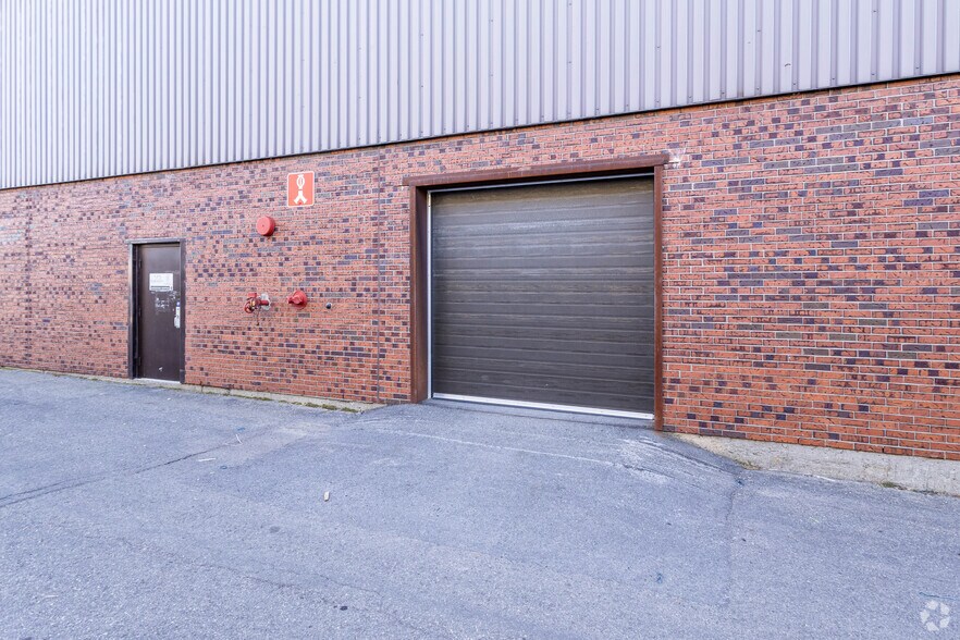 More Photos Of 4488 Rue Garand, Verdun Warehouse For Lease