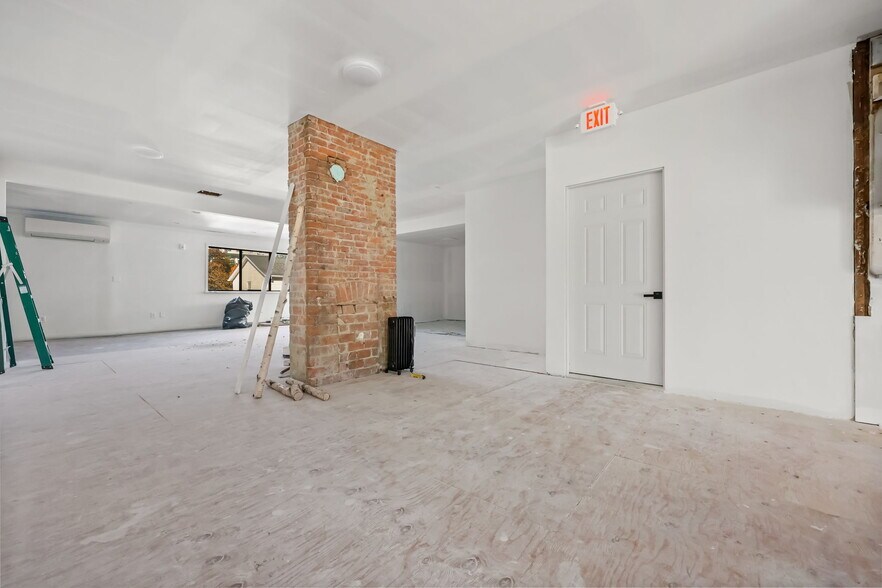 More Photos Of 10 N Water St, Greenwich Storefront Retail Residential For Lease