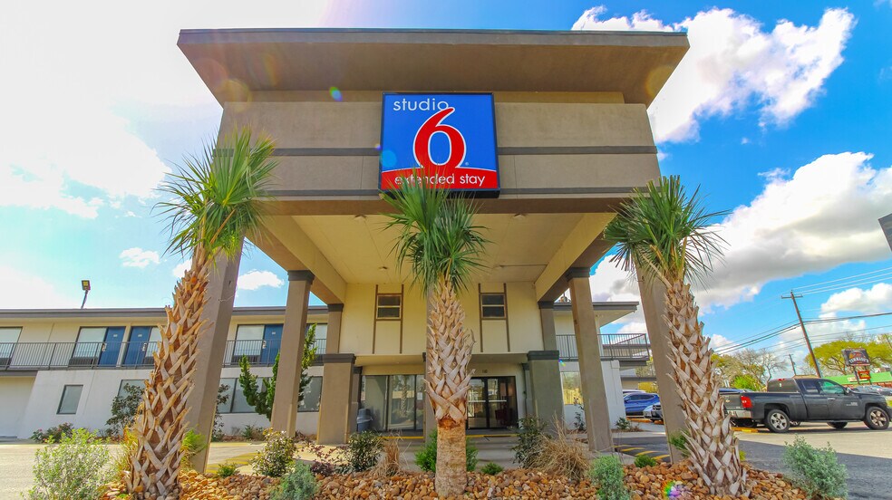 More Photos Of 110 E Highway 6, Alvin Hotel For Sale