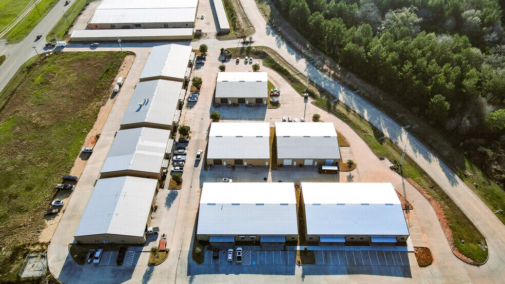 More Photos Of 15349 Summit Park Dr, Montgomery Unknown For Lease