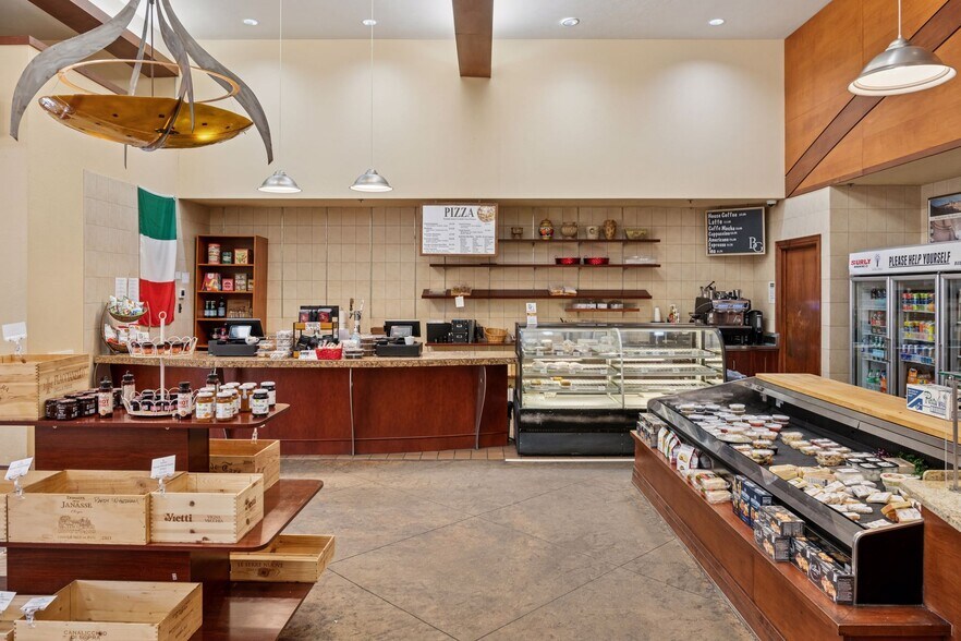 More Photos Of 981 Sibley Memorial Hwy, Lilydale Restaurant For Sale