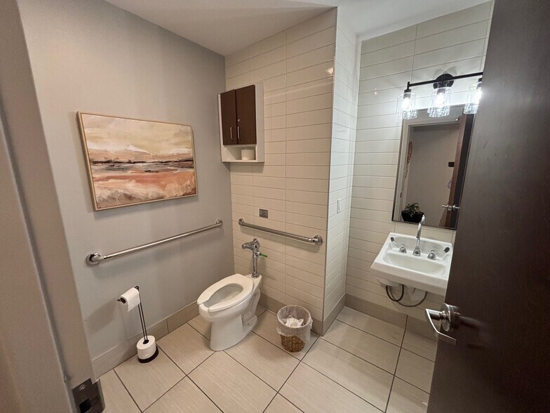 More Photos Of 3085 Meadowlark Ln, Altoona General Retail For Lease