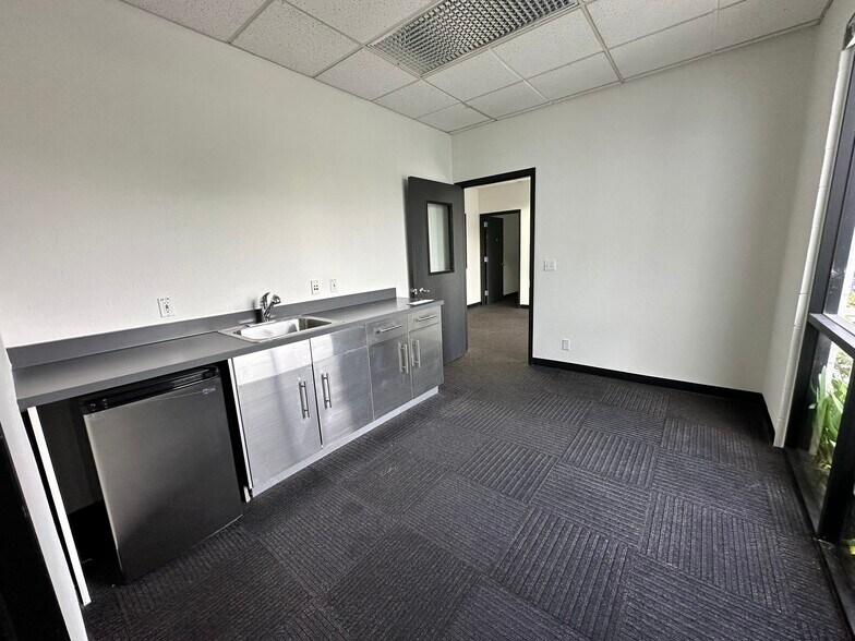 More Photos Of 2177 Leghorn St, Mountain View Research And Development For Lease