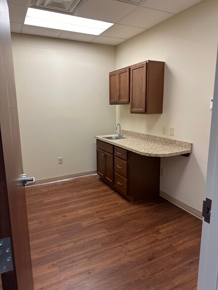 More Photos Of 101 Financial Dr, Elizabethtown Medical For Lease