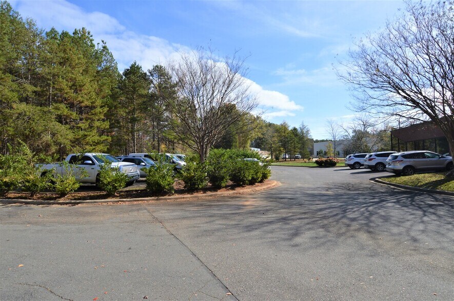 More Photos Of 3250 Green Park Cir, Charlotte Warehouse For Lease