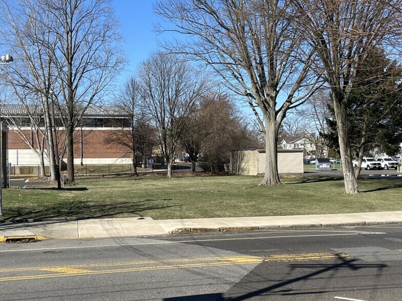 More Photos Of 524 High St, Burlington Land For Sale