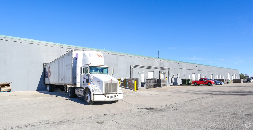 More Photos Of N56W13525-N56W13605 Silver Spring Dr, Menomonee Falls Manufacturing For Lease