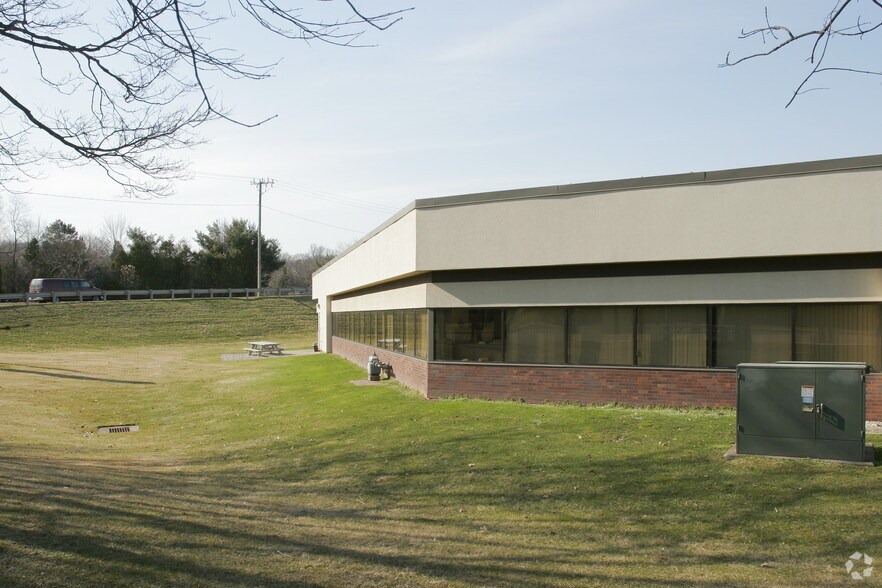 More Photos Of 825 Brook St, Rocky Hill Unknown For Lease