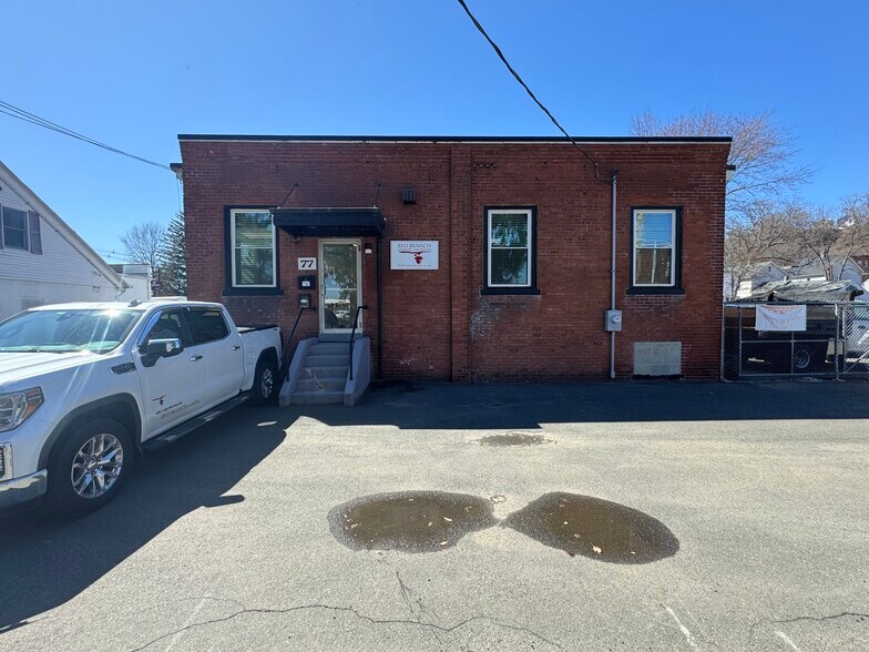 More Photos Of 77 Meadow St, Holyoke Coworking Space