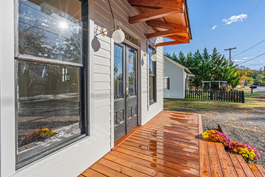 More Photos Of 11961 Lee Hwy, Sperryville Storefront Retail Office For Sale