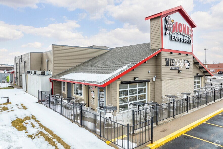 More Photos Of 1400 Commerce Pl, Plover General Retail For Sale