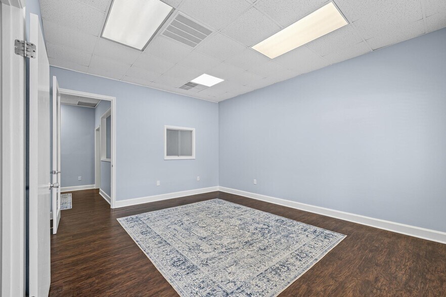 More Photos Of 913 Gulf Breeze Pky, Gulf Breeze Storefront Retail Office For Sale