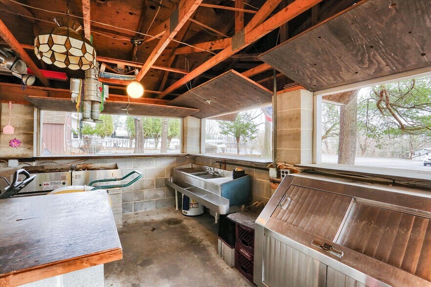 More Photos Of 145 Chamberlaine Ave, Pottsville Restaurant For Sale