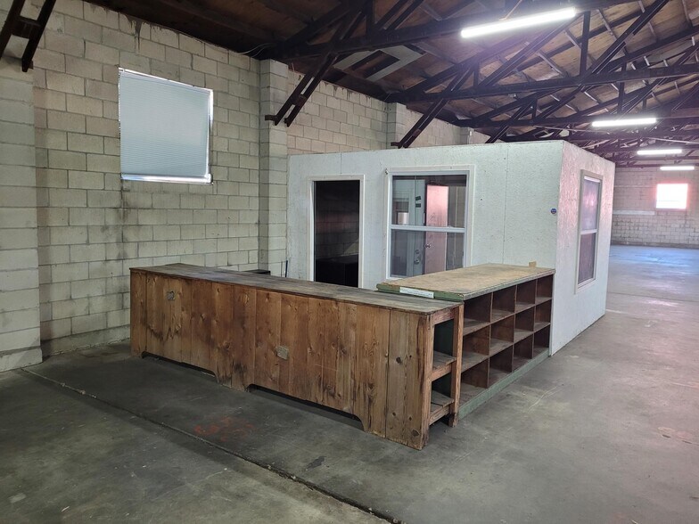 More Photos Of 705 Mabry St, Tallahassee Warehouse For Lease