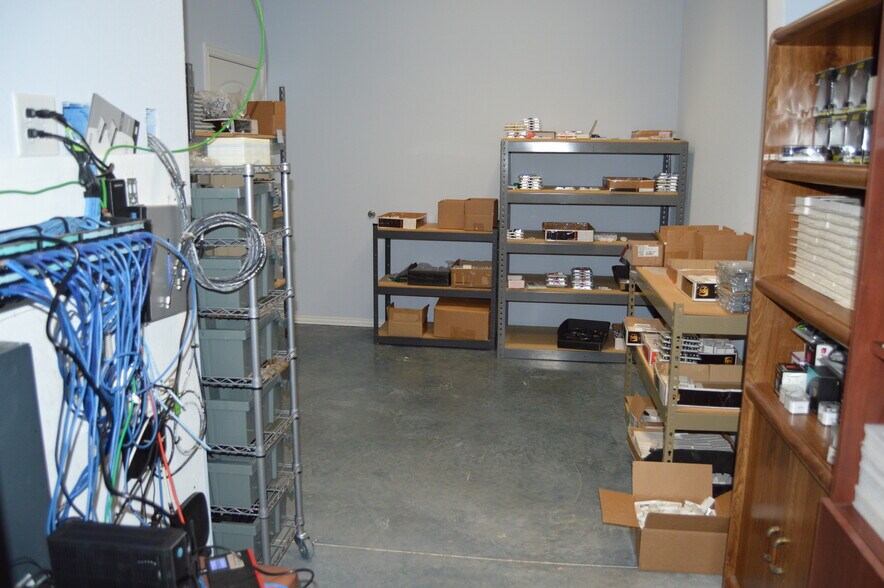 More Photos Of 124 Rose Ln, Frisco Warehouse For Lease