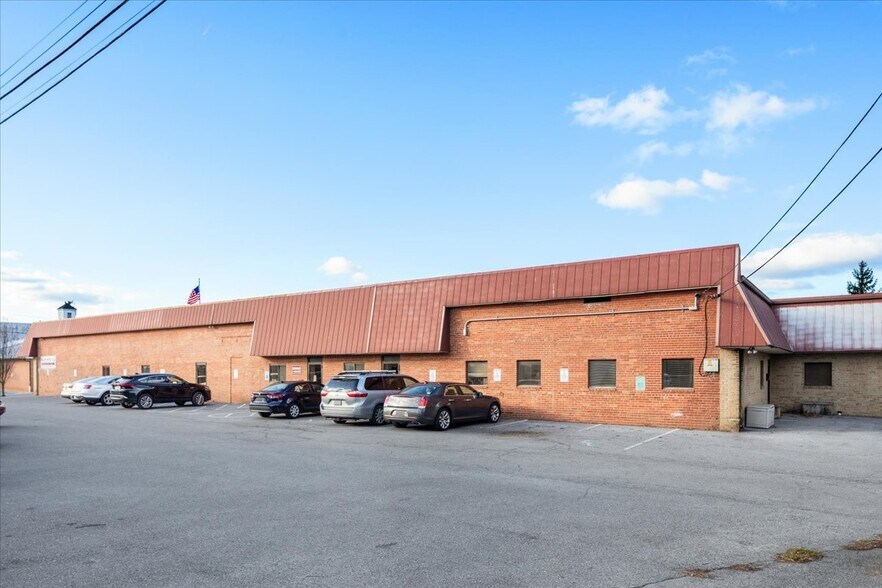 More Photos Of 11 Water St, Front Royal Loft Creative Space For Lease