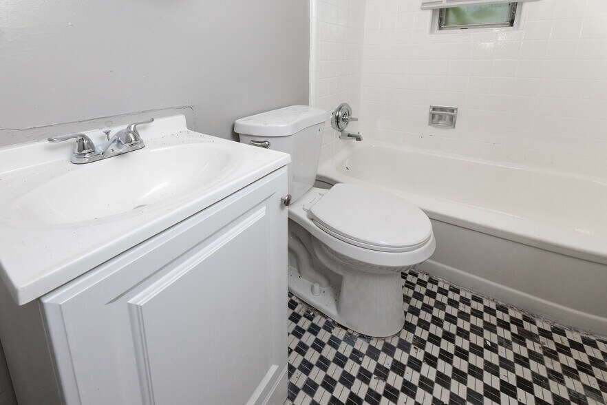 More Photos Of 1393 Lapaloma Cir, Memphis Apartments For Sale