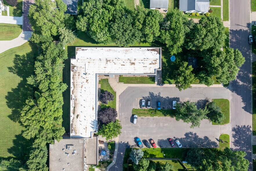 More Photos Of 3200 S Maple Ave, Slayton Apartments For Sale