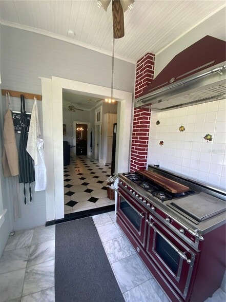 More Photos Of 606 E Oak St, Arcadia Hospitality For Sale